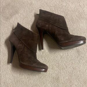 Size 9 heel Brown suede Ankle Boots